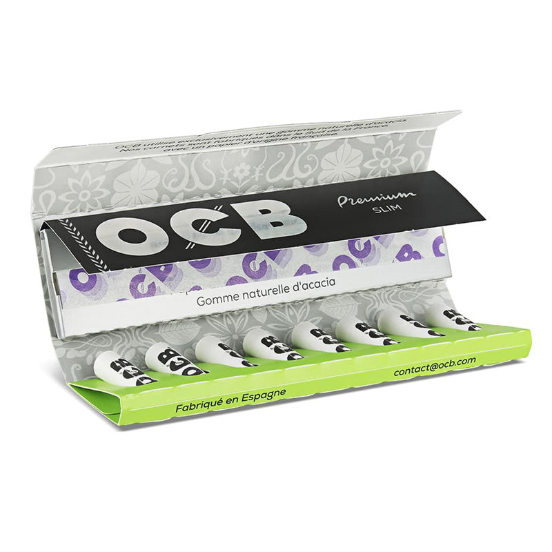 Carnet OCB Slim Premium ouvert avec compartiment vert et huit filtres Activ’ Tips au charbon actif