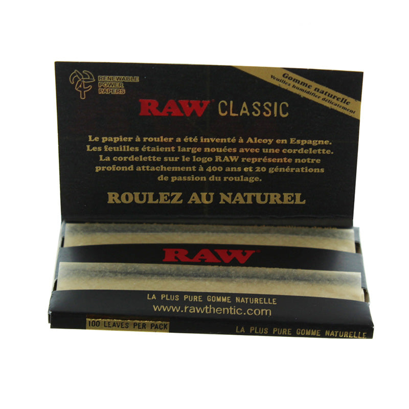 Carnet RAW Black Regular ouvert avec 100 feuilles à rouler naturelles et gomme végétale – Holy Mary
